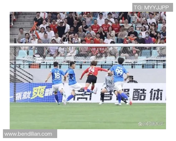 模仿足球球星精彩入场瞬间打造震撼舞台氛围引爆全场激情 模仿足球球星精彩入场瞬间打造震撼舞台氛围引爆全场激情